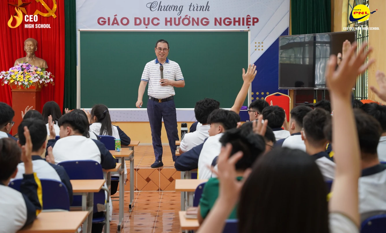 Doanh nhân Phan Đức Tuệ với mô hình huấn luyện quân đội kỷ luật cho học sinh THPT